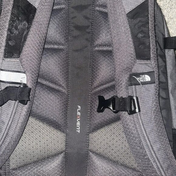 North Face Recon Backpack, Black/Yellow, 30 Liters - Picture 4 of 8